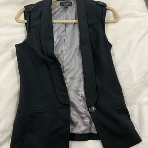 Black Sleeveless twenty one blazer